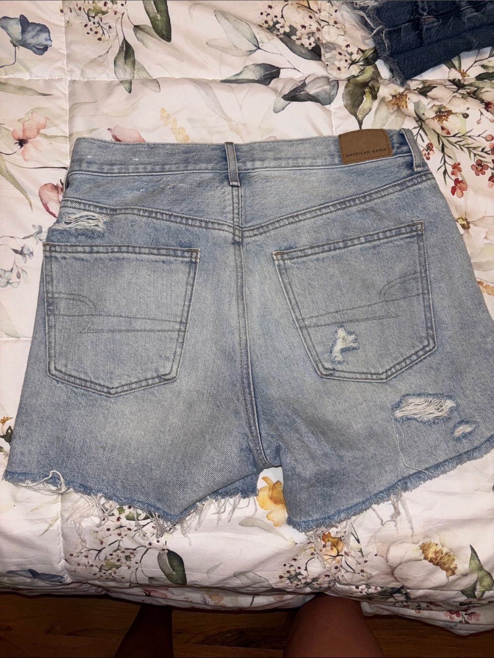 American Eagle Outfitters Light Blue Distressed Denim Shorts - Picture 4 of 4